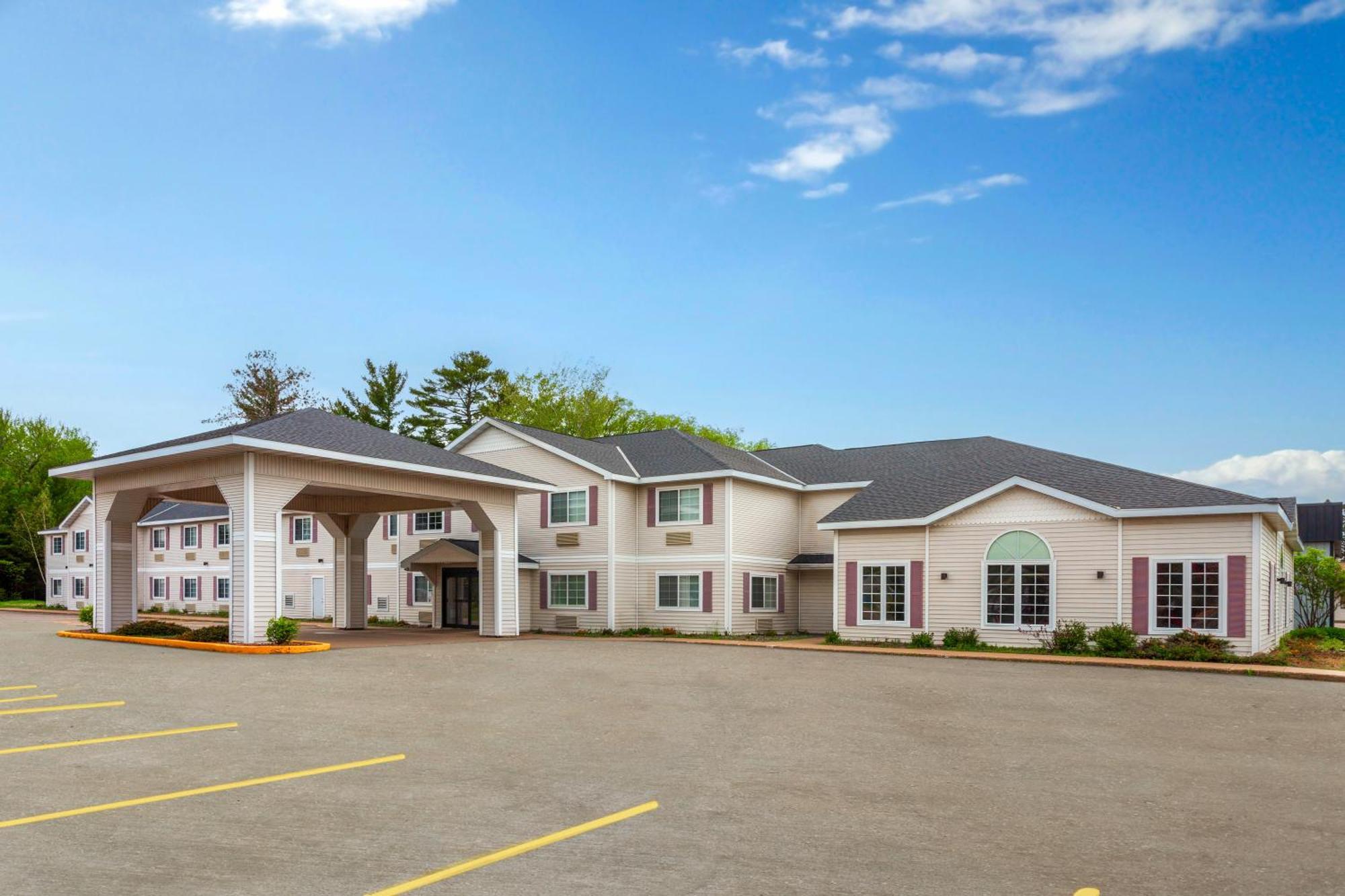 Americinn By Wyndham Eagle River Downtown Exteriör bild