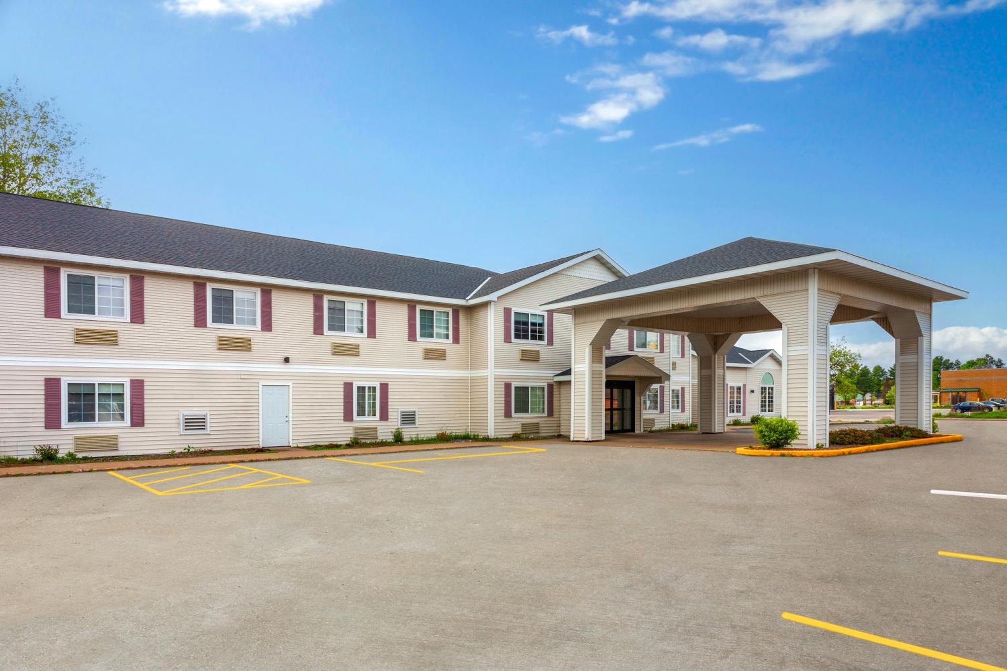 Americinn By Wyndham Eagle River Downtown Exteriör bild